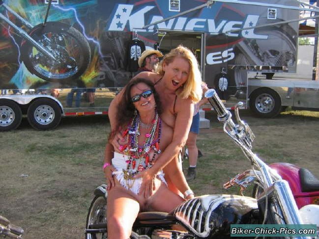 nude biker photos - Biker Chick Pictures - Pictures of Naked Biker Chicks 